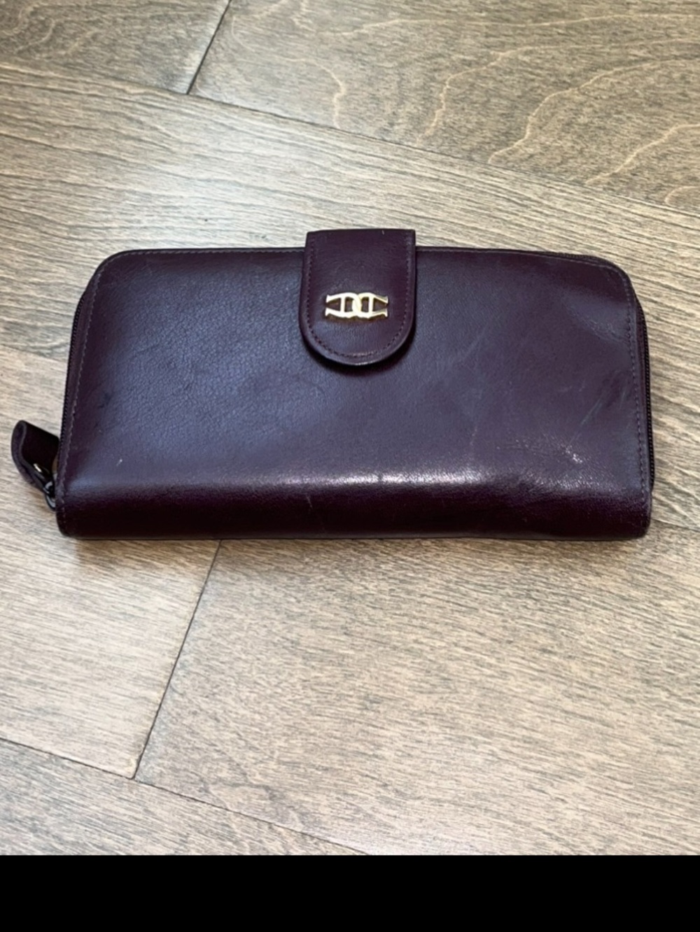 Etienne Aigner Maroon Leather Wallet:Bi-Fold Check Book / Credit Cards Zip Close